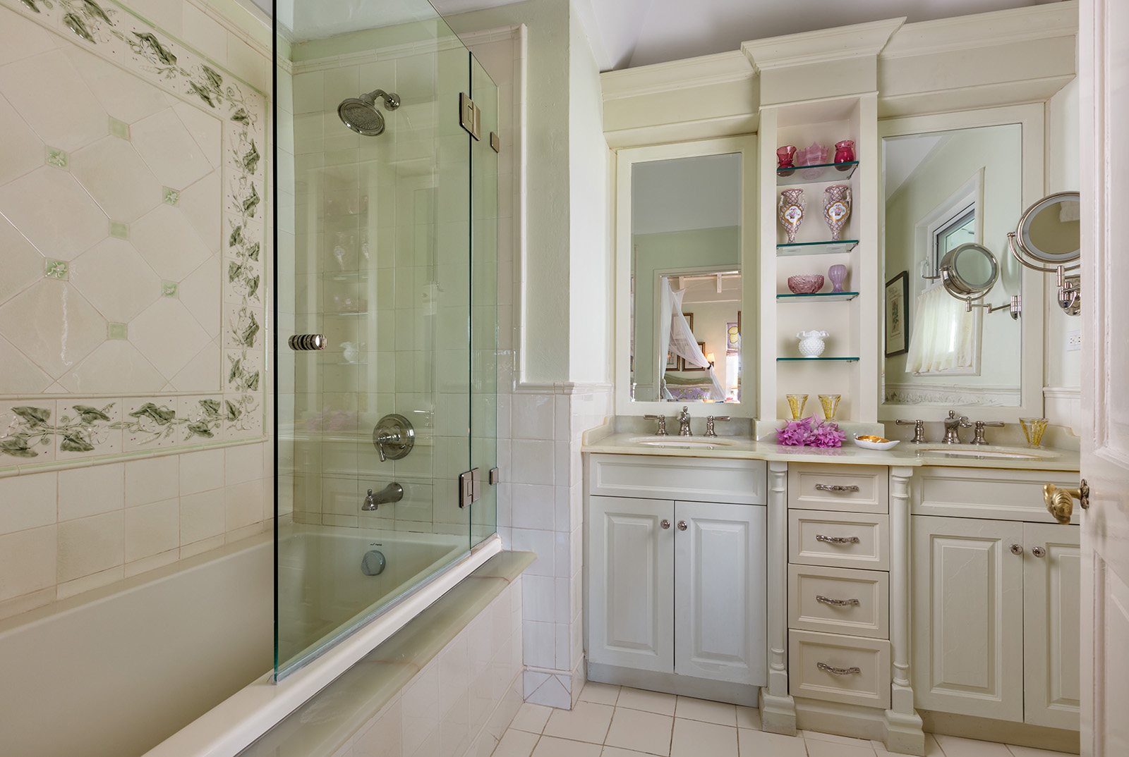 Little Hill villa bathroom