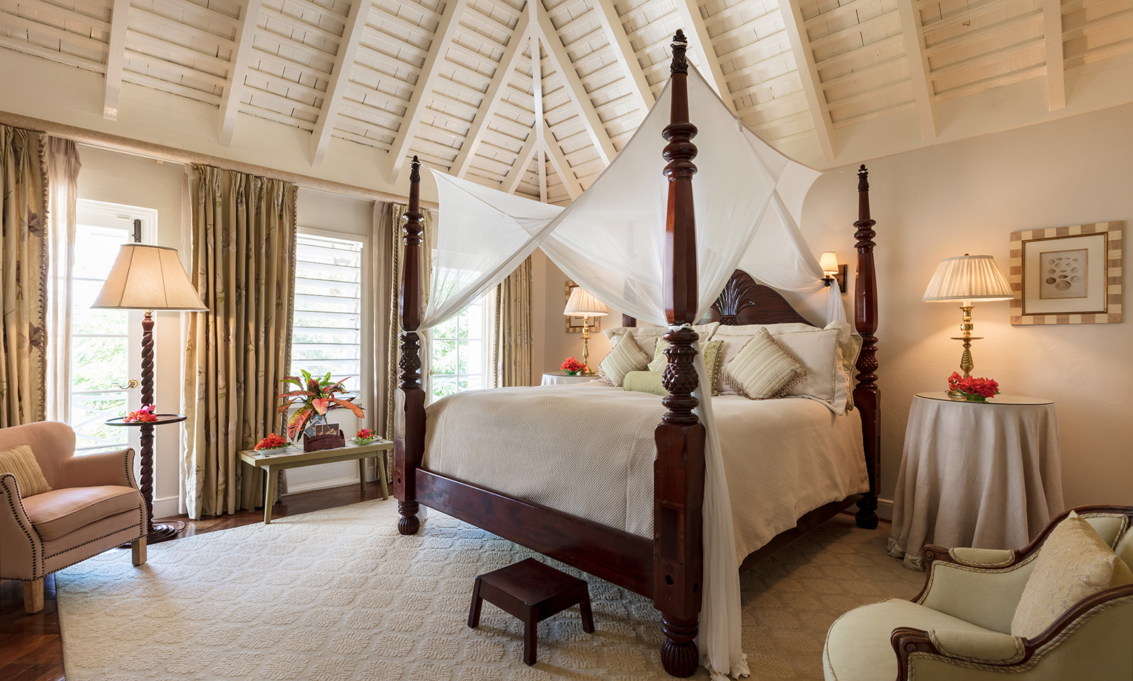 Little Hill villa bedroom with four-poster bed and a lamp