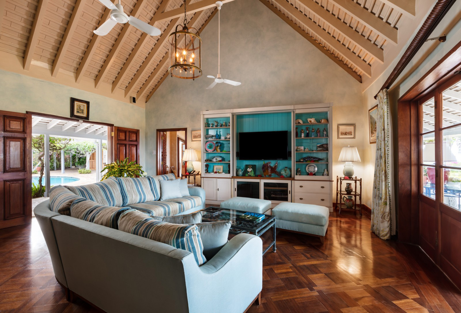 Little Hill villa living room