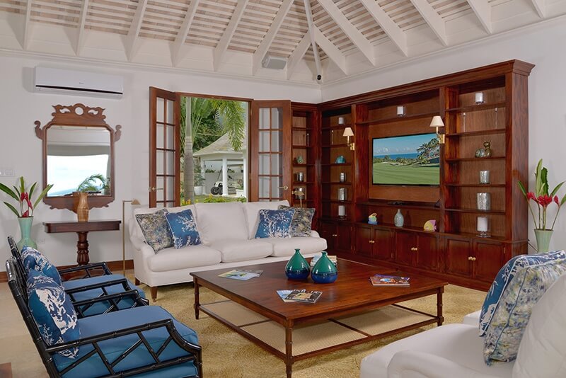 Villa Amana room with sofa, chairs and coffee table
