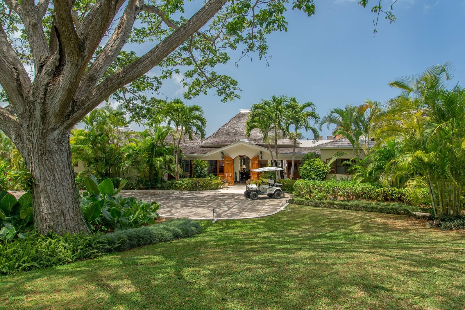 Sugar Hill villa grounds and entrance