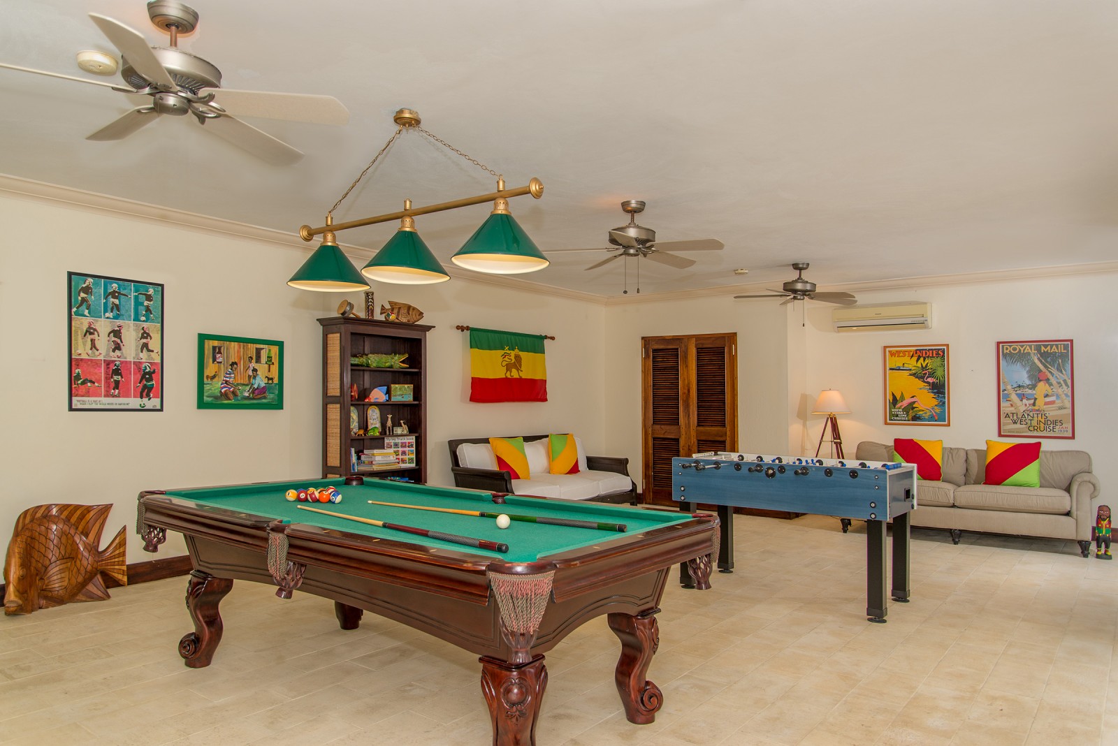 Sugar Hill villa games room with pool table