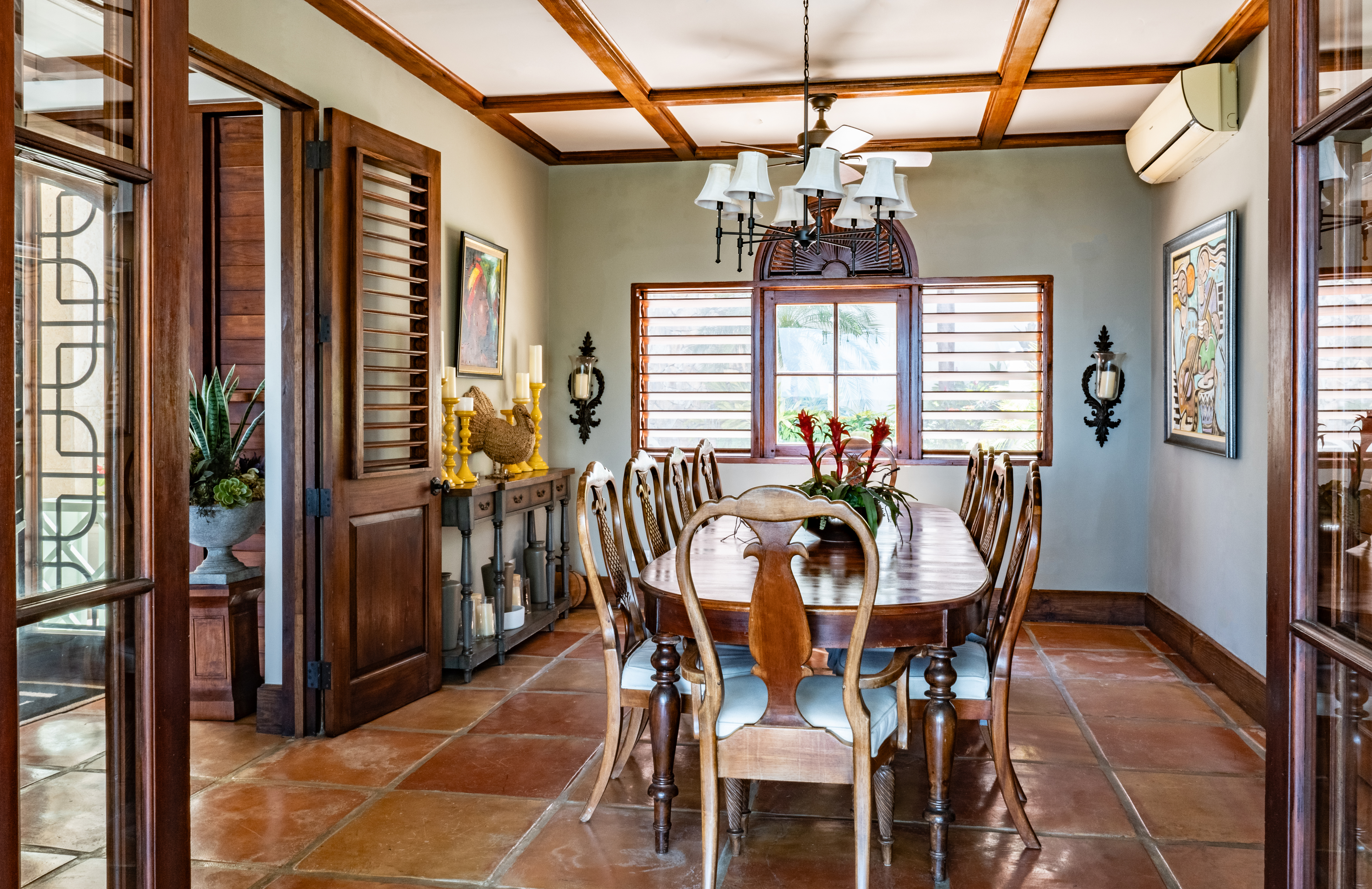 Pineapple House dining table