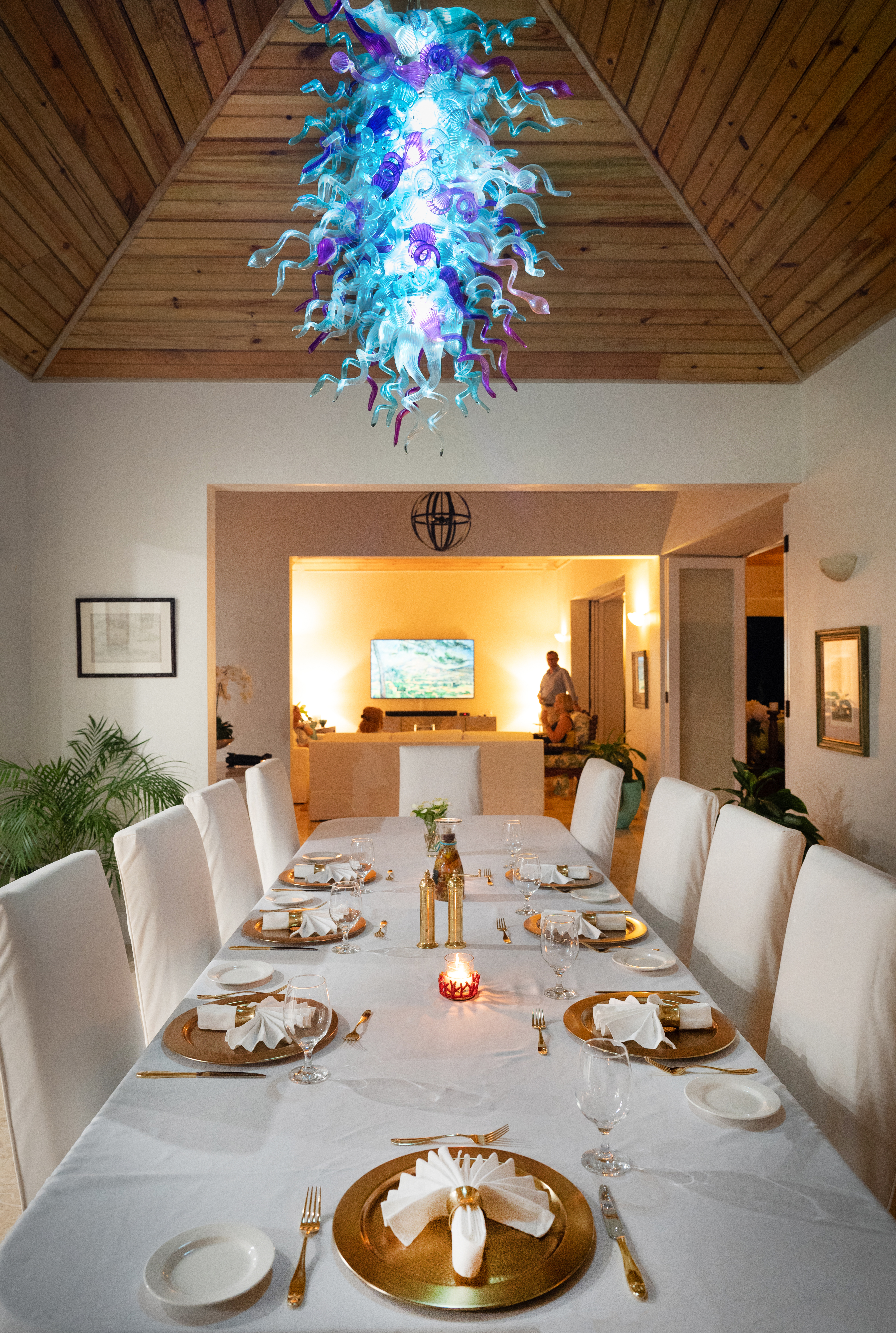 Hanover Windward Gardens large dining table laid out