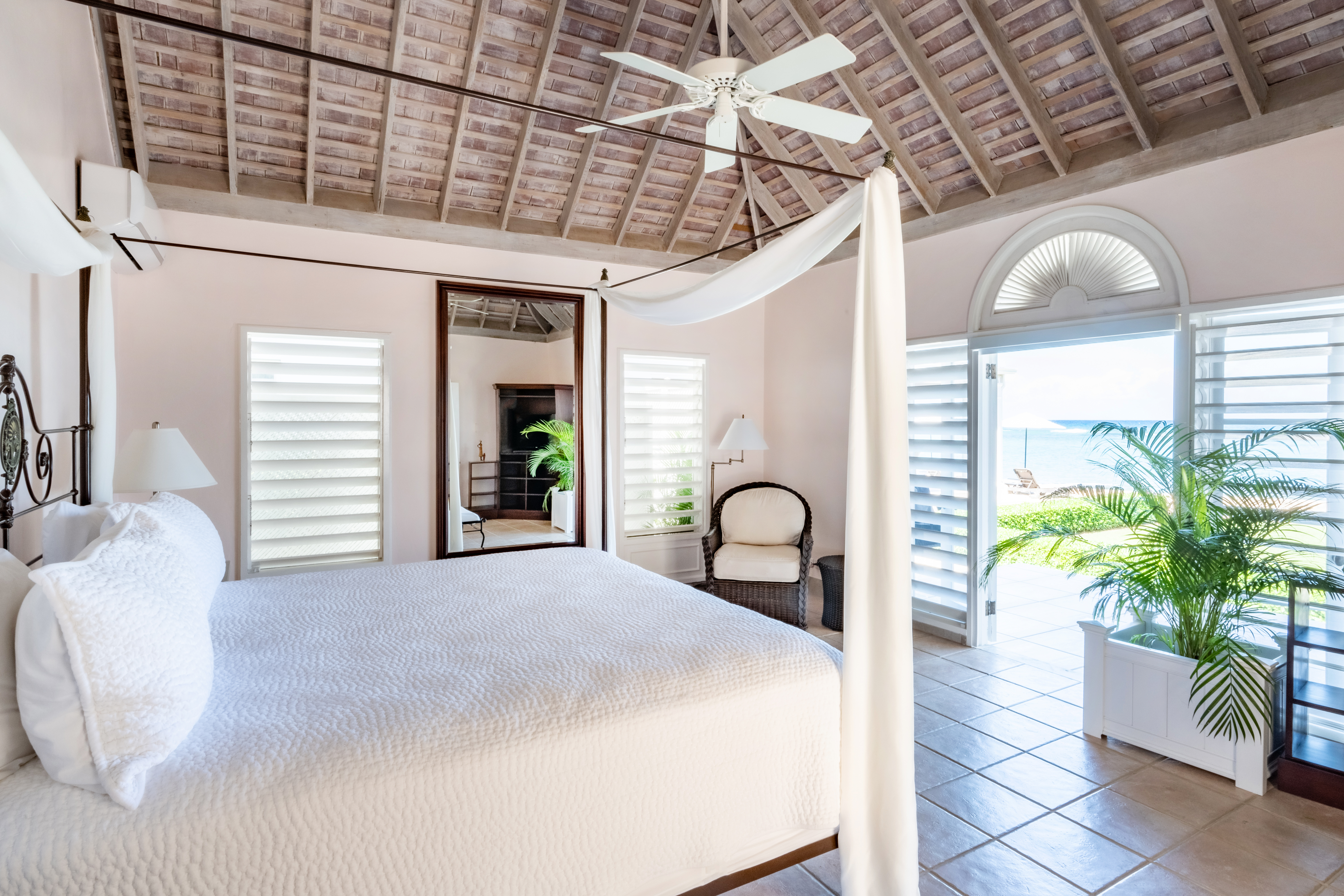 Phoenix villa bedroom with four-poster bed