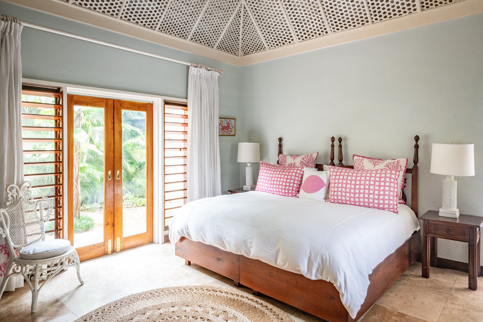 Casuarina villa large double bed and doors