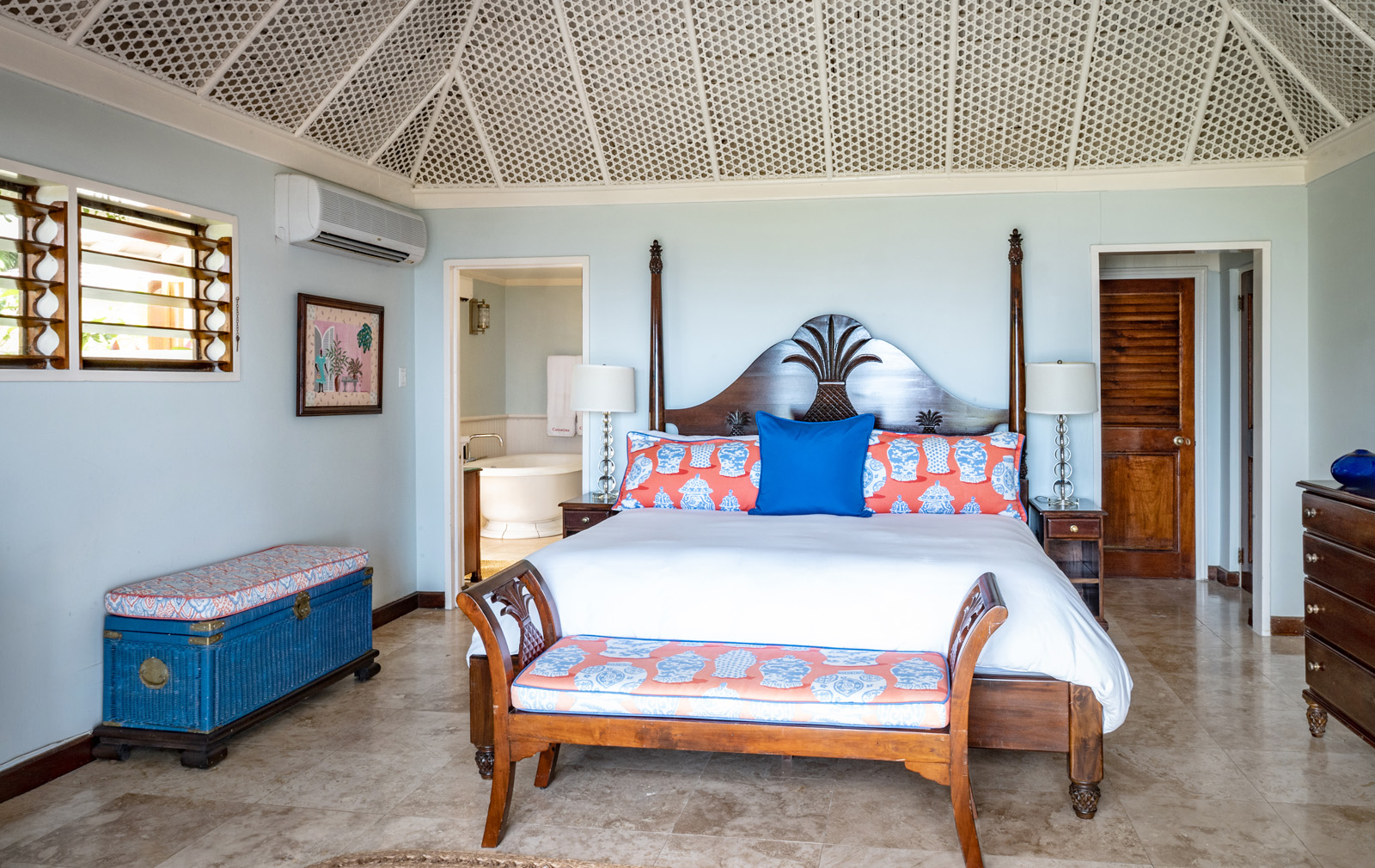 Casuarina villa large double bed and footstool