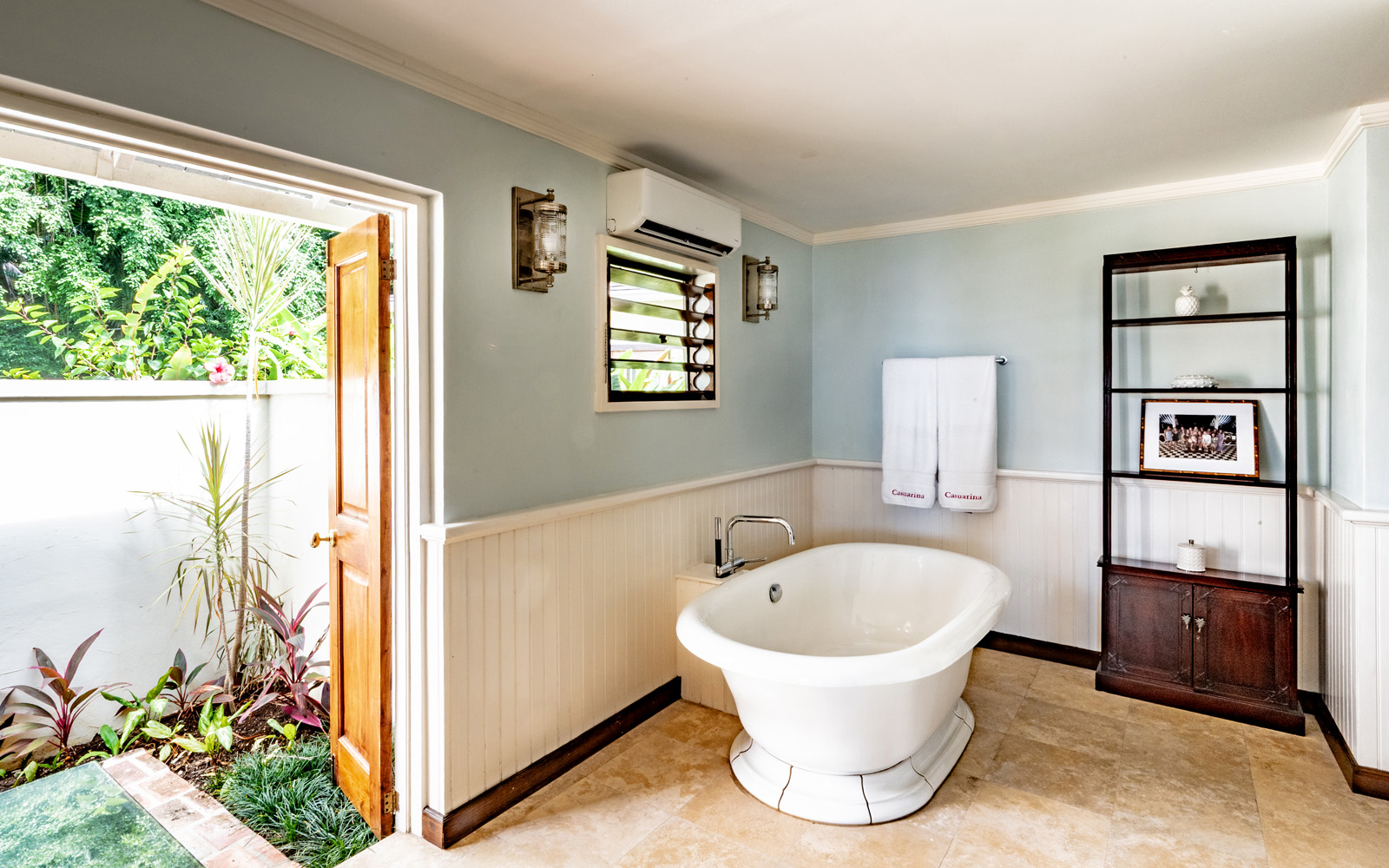 Casuarina villa bathroom and bath